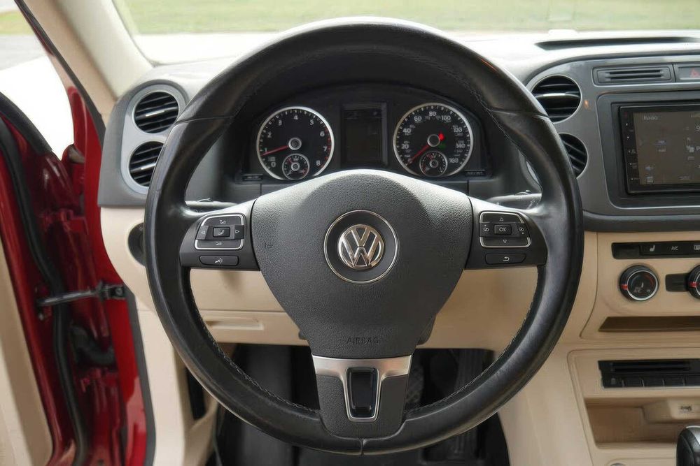 Volkswagen Tiguan SEL      2016