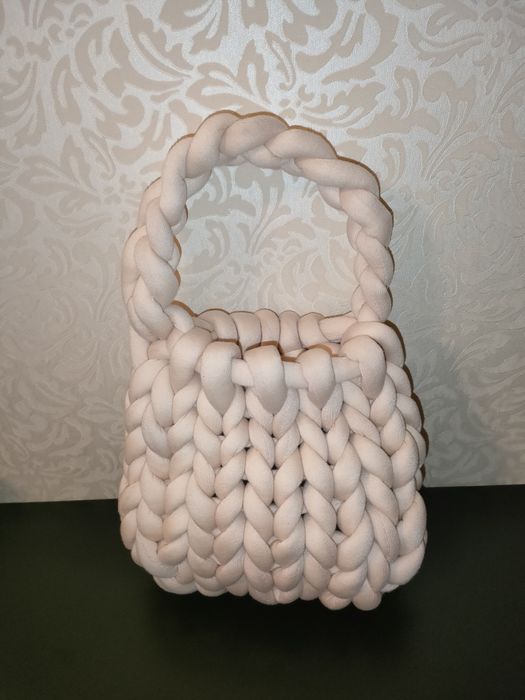 В'язана сумка з товстої пряжі