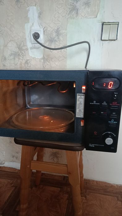 Мікрохвильова  микроволновка Samsung СВЧ+ гриль не працює