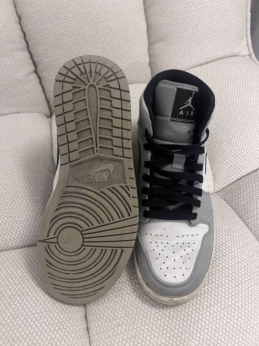 Jordan 1 Mid Light Smoke Grey
