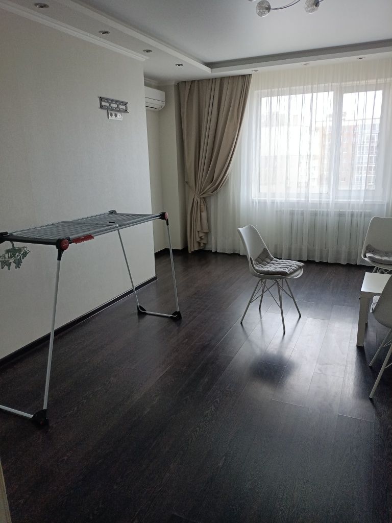Продам квартиру 2-х кімнатну вул.Сенявіна 67м2, 8/9