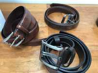 Conjunto de trés cintos em pele Cavalinho