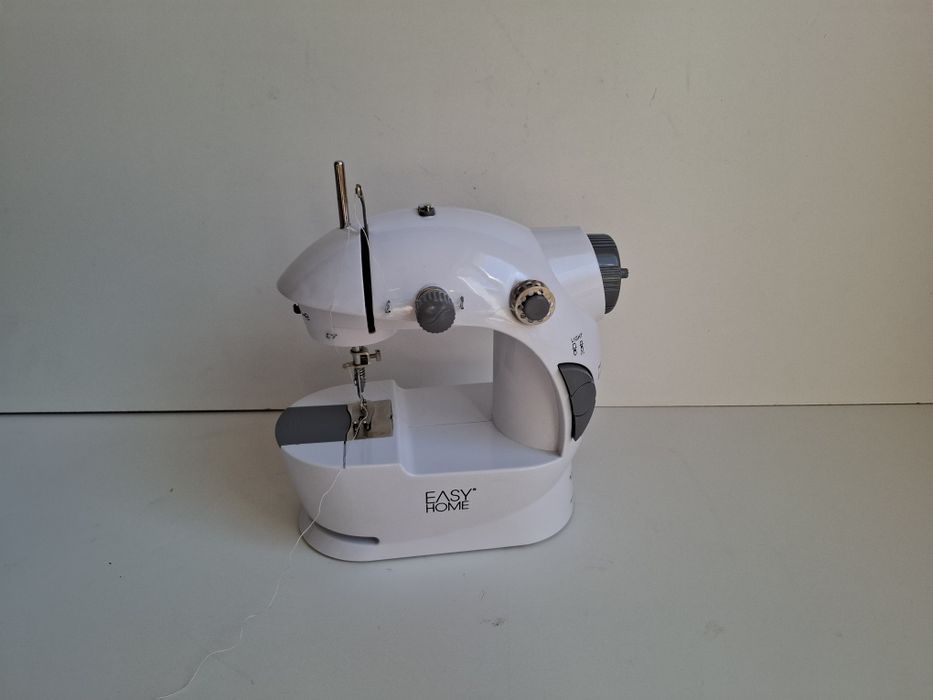 Mini maszyna do szycia