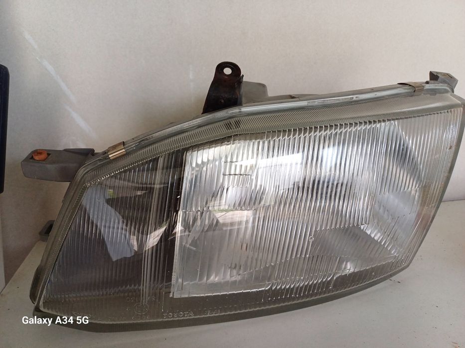 Óptica Esq Toyota Carina E Vi