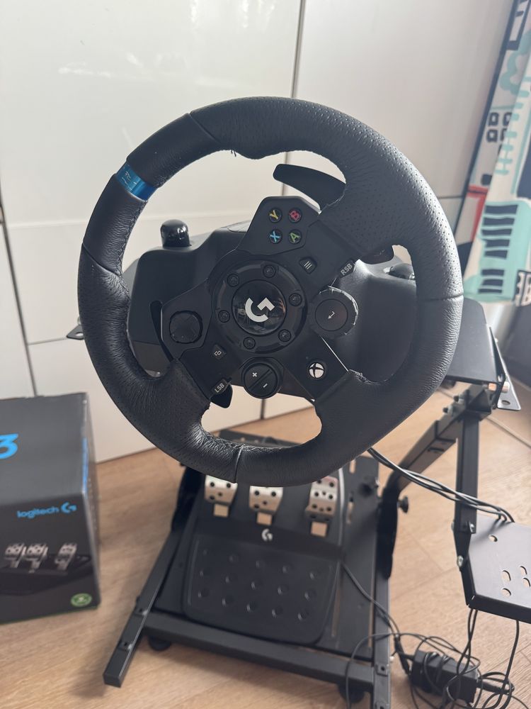 Kierownica Logitech G923 ze stelażem