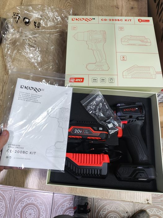 Безщітковий шурік Дніпро-М Dnipro-M CD-200BC Ultra BP-220, 2Ah + заряд