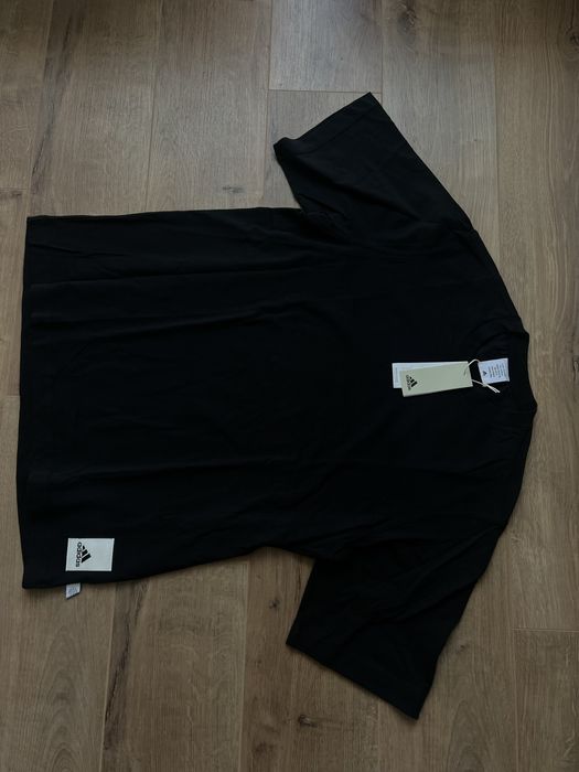 Футболка ADIDAS чорна базова  / розмір M