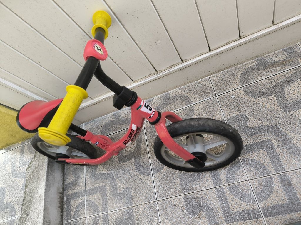 Bicicleta de equilíbrio e aceleração Chicco