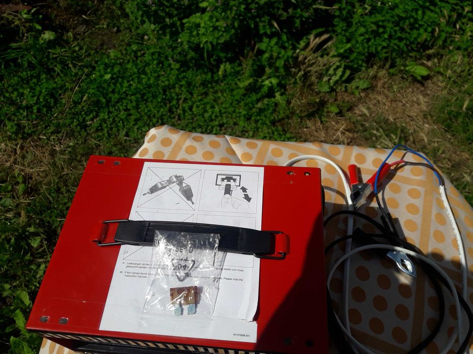 Prostownik do ładowania akumulatorów 12V EINHELL CC-BC 10 E