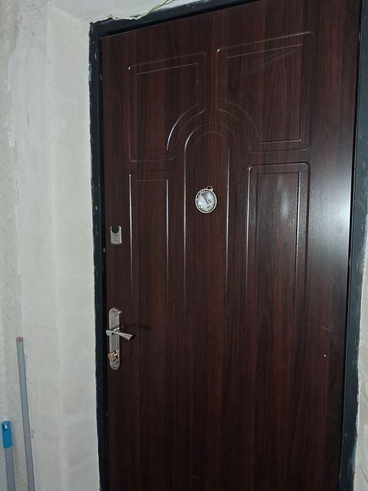 Продам 2 кім на Жадова