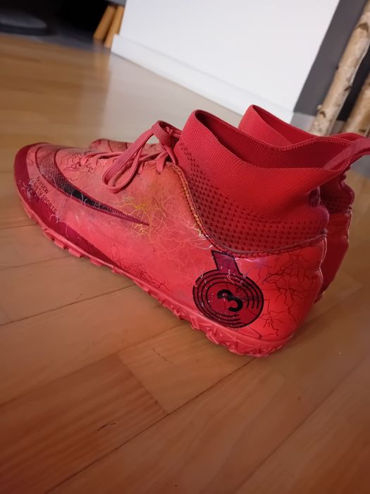 Męskie buty piłkarskie z wysoka cholewką