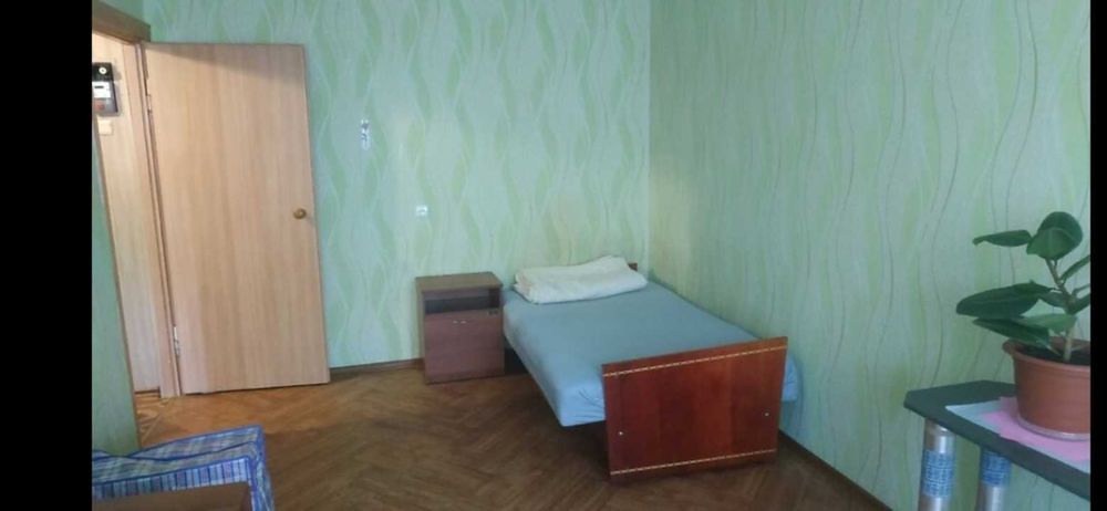 Оренда місця в кімнаті для студентки на Карпенка(Дружба)без господарів
