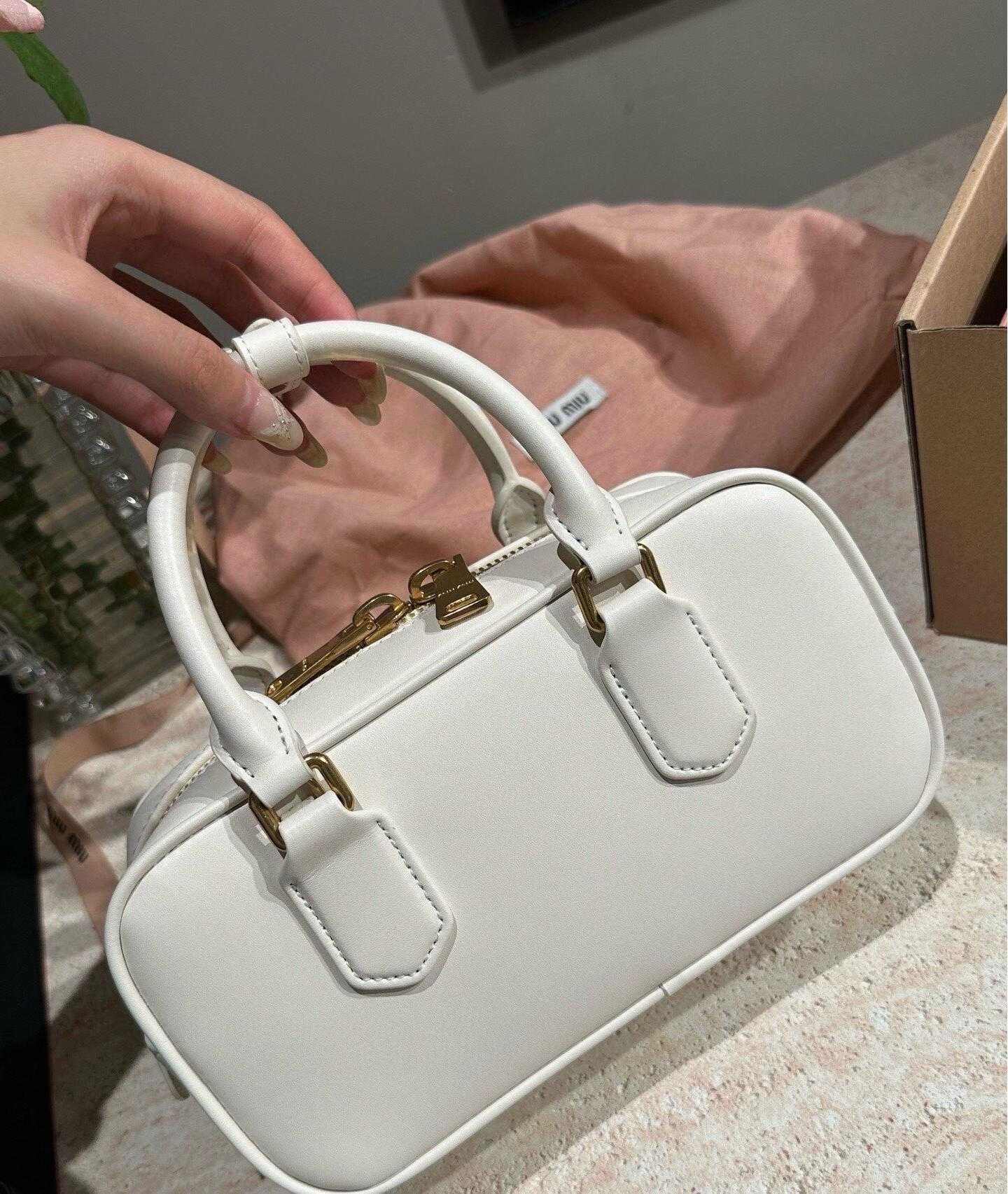 MiuMiu Biała Torebka 2025 - Luksusowy i Elegantny Design
