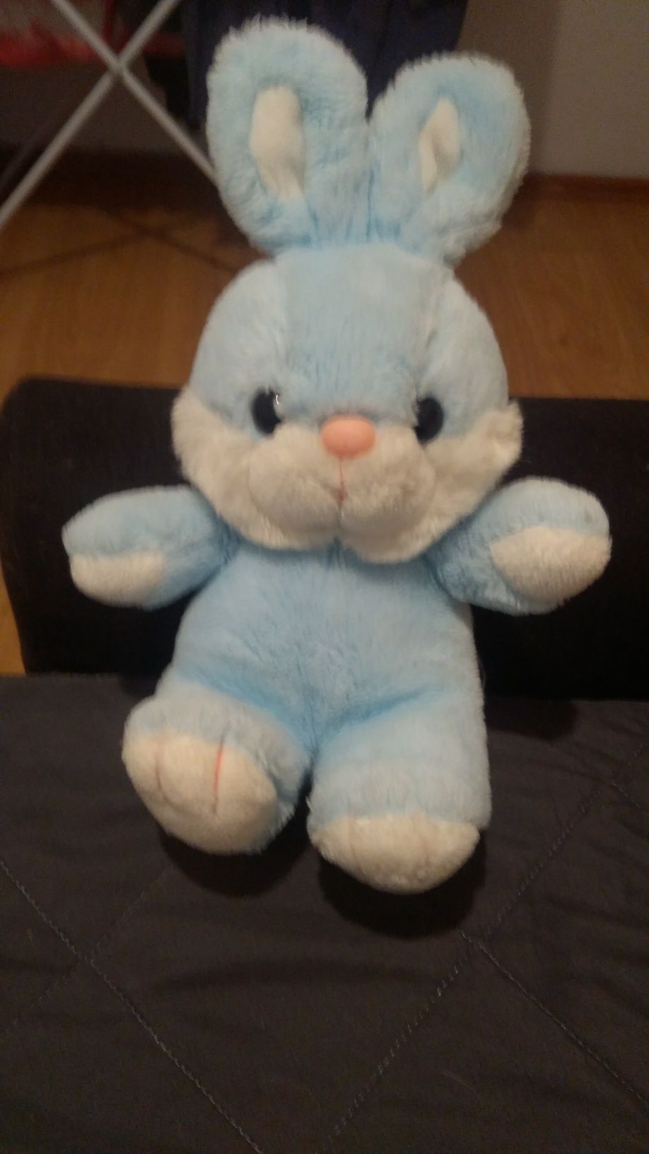 Zabawka niebieski króliczek