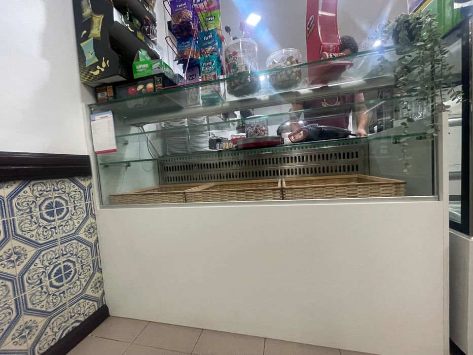 Conjunto de 2 vitrines (refrigerado + não refrigerado