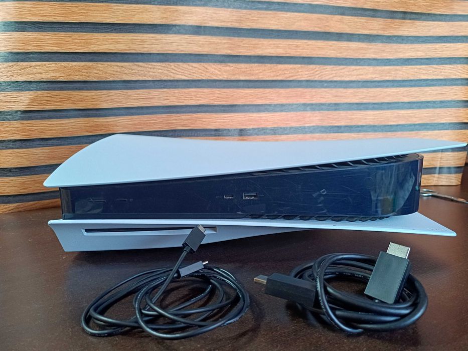 PlayStation 5 z napędem – 1 pad – sprawna i zadbana