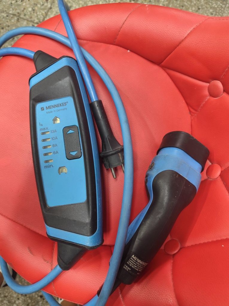 Ładowarka sieciowa samochodowa 13A 230V typ 2 , mode 3,  MENNEKES