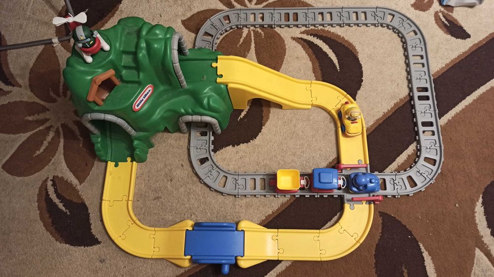 Zabawka.Pociąg.Zestaw torów i ulic.Little tiked