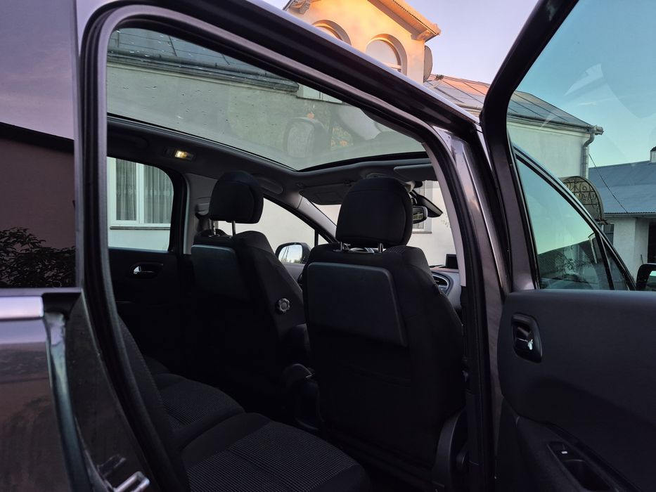 Peugeot 5008 1.6 бензин