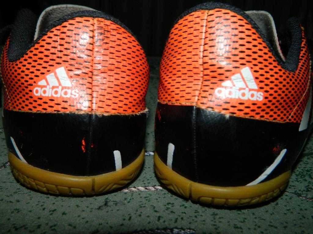 Футзалки Adidas (оригинал) фирменные размер- 38 стелька-24,5см