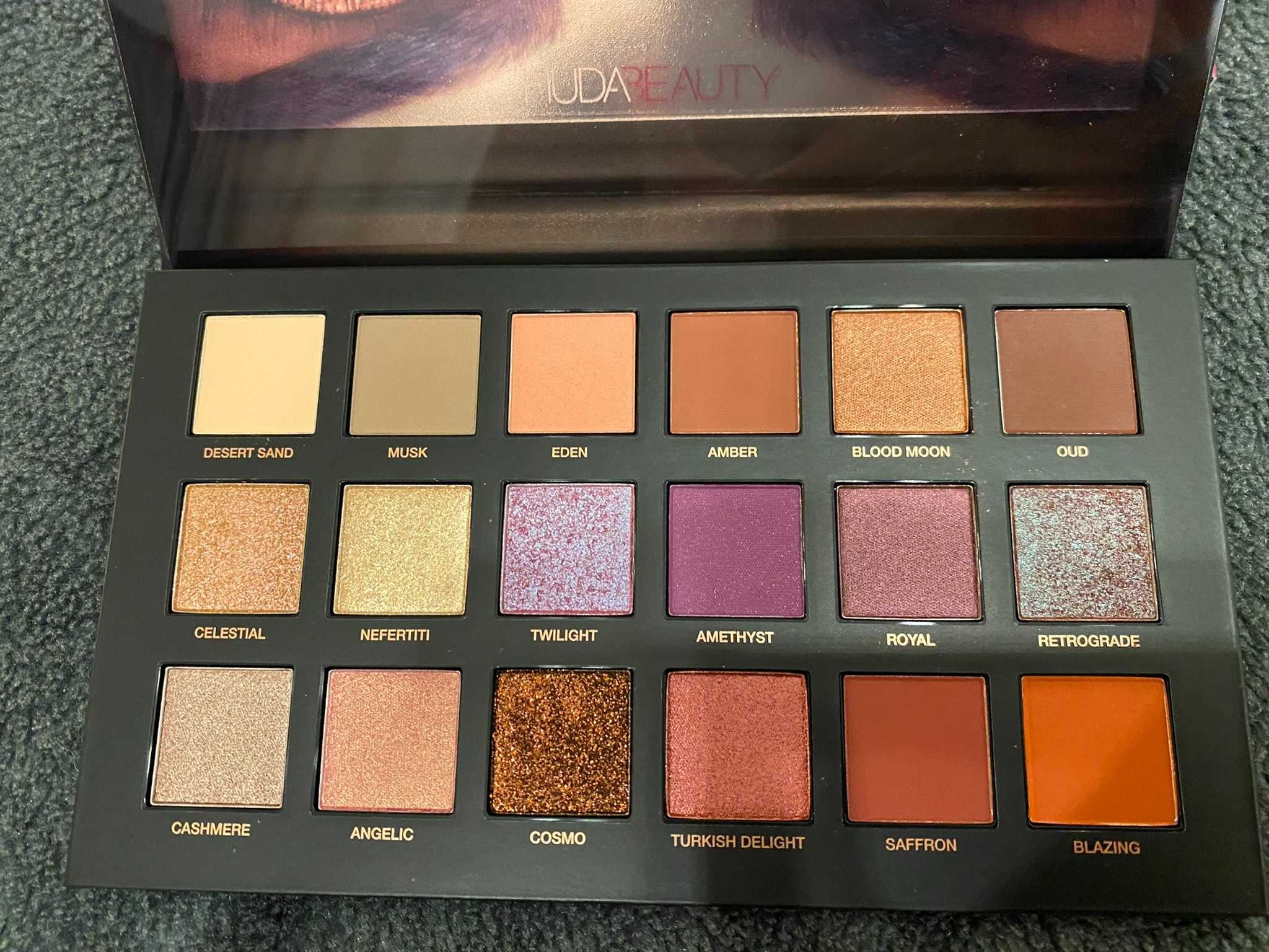 Paleta cieni Desert Dusk Huda Beauty