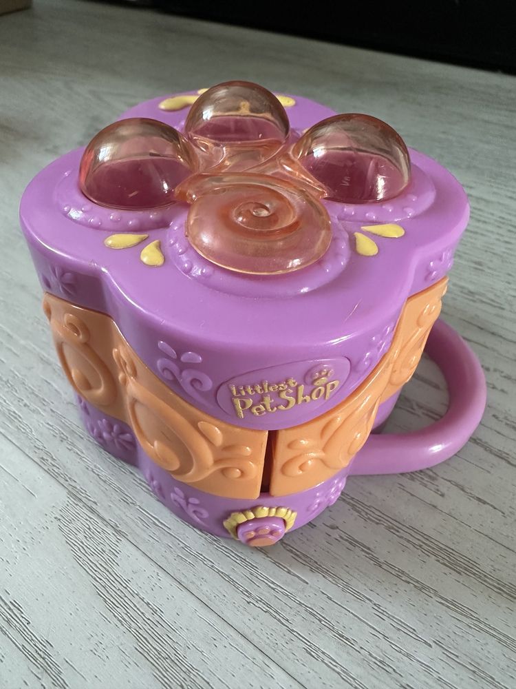 mały domek dla petshopów