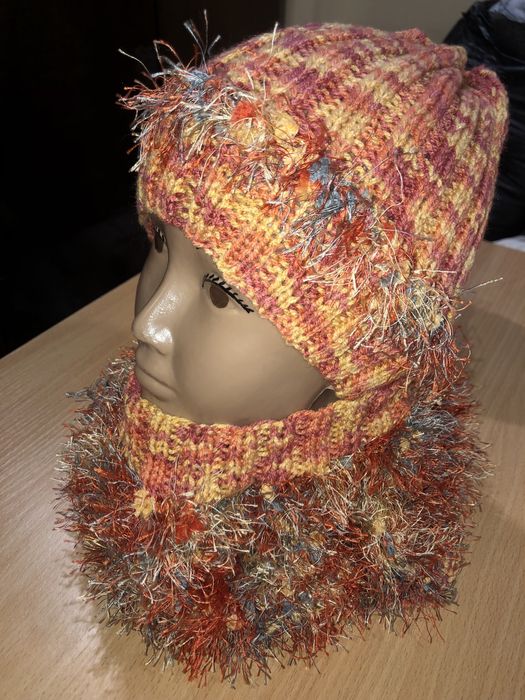 Шапка і горлишко нові