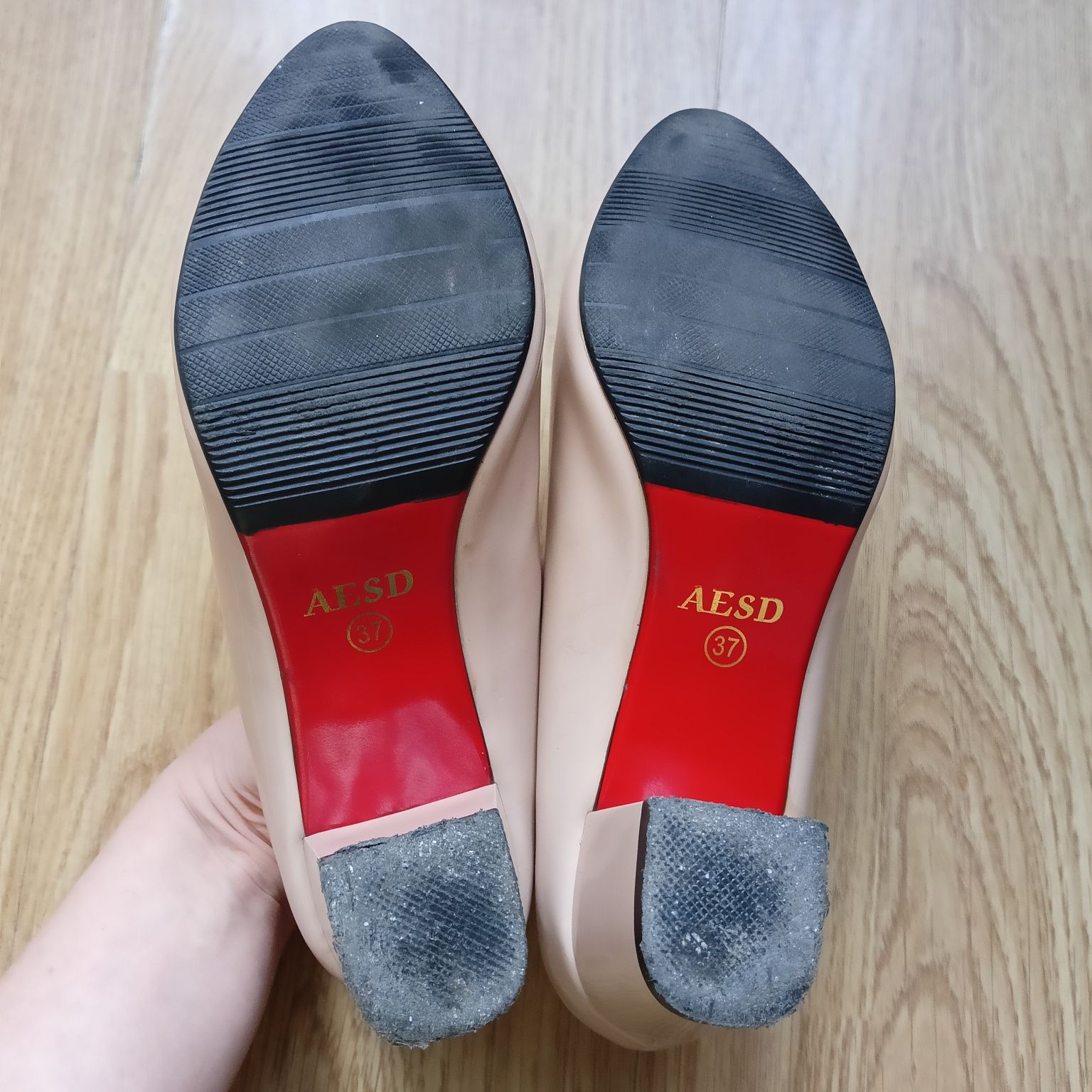 Buty na obcasie r.37