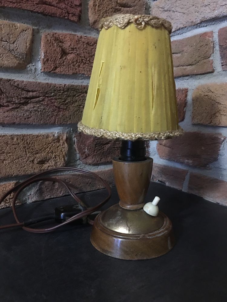 Sprzedam małą lampkę z epoki