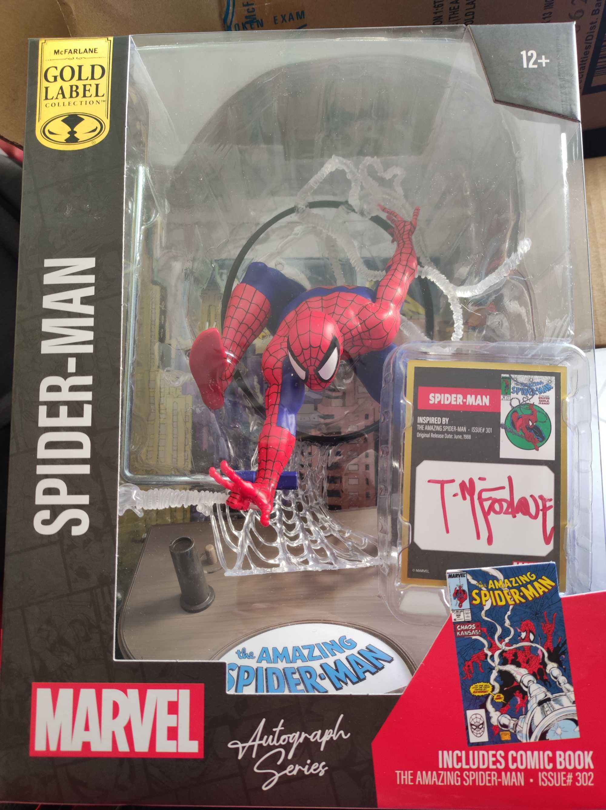 Estátua Spider-man autografada por Todd McFarlane