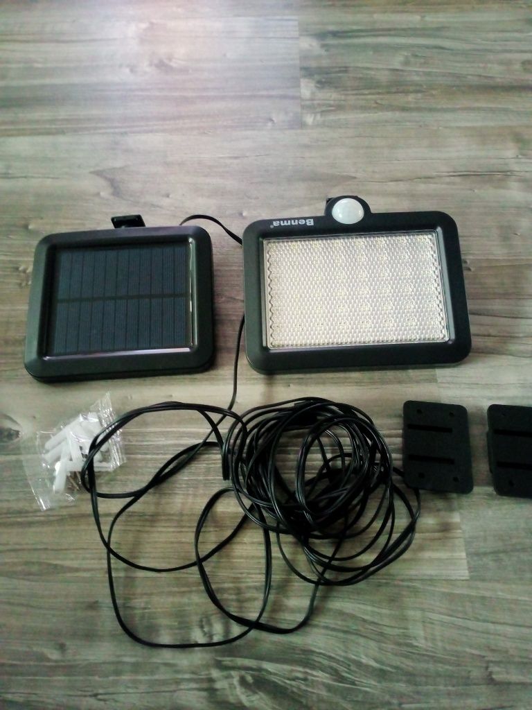 Lampa zewnętrzna LED, solarna, z czujnikiem ruchu