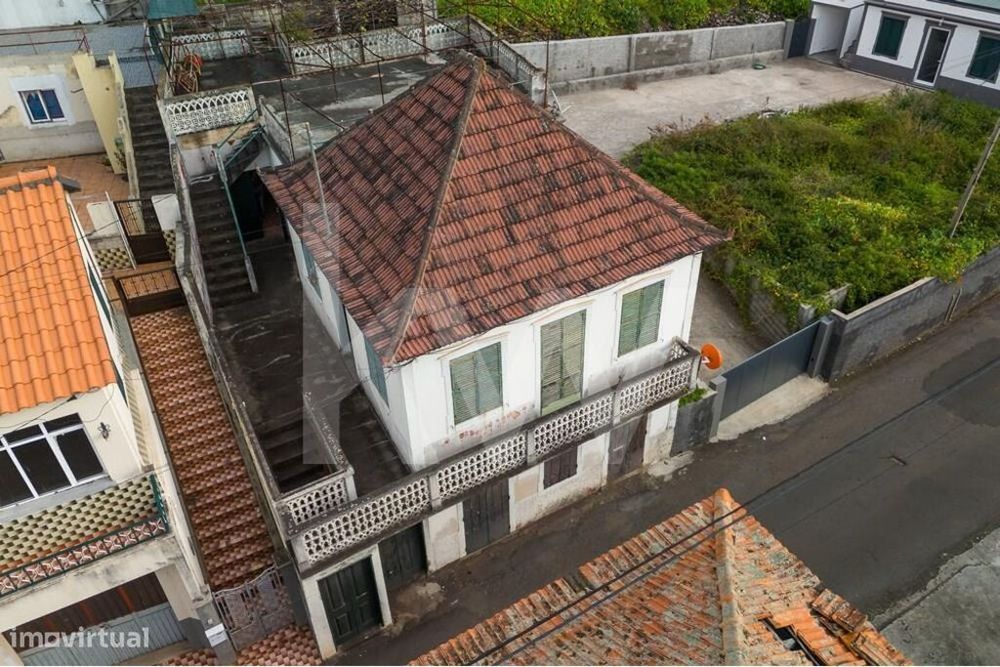 Moradia Típica Madeirense | Para Recuperar | Centro do Arco da Calheta