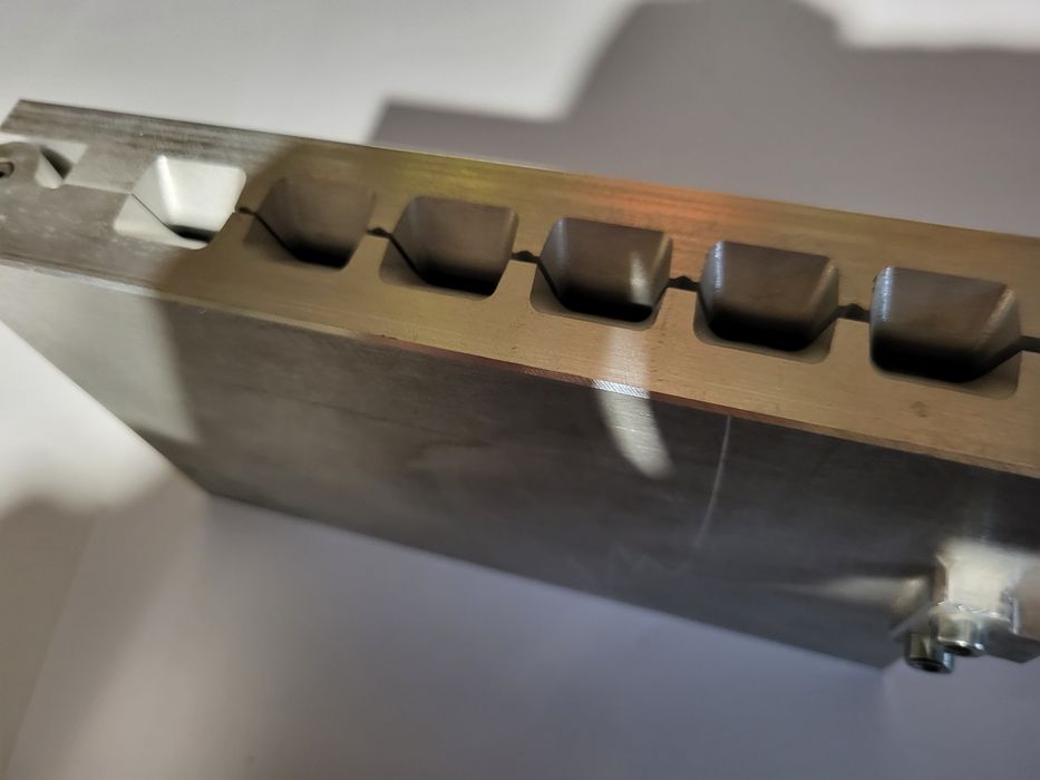 Форму продам,новая