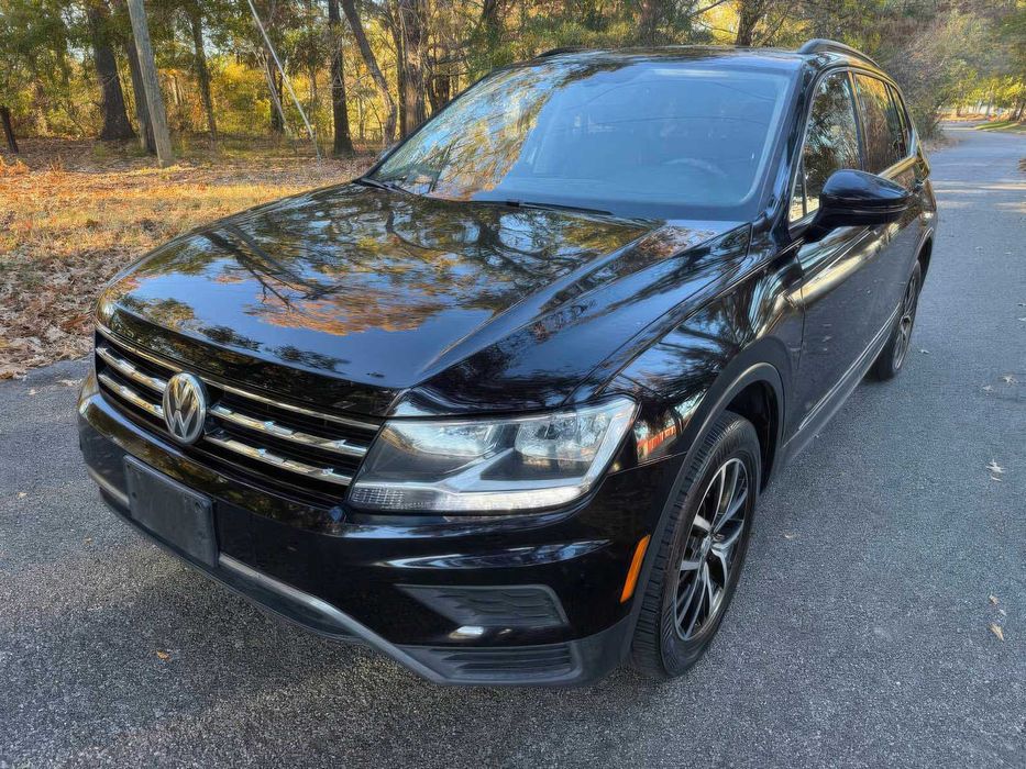 Volkswagen Tiguan      2021