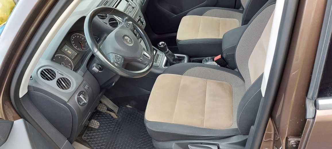 Volkswagen Tiguan 4x4 Polski salon 2*alu 2*opony niski przebieg