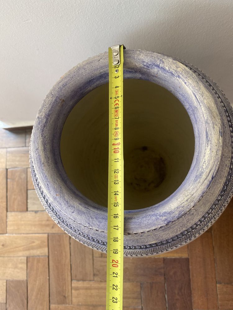 Anfora em terracotta em tons de azul