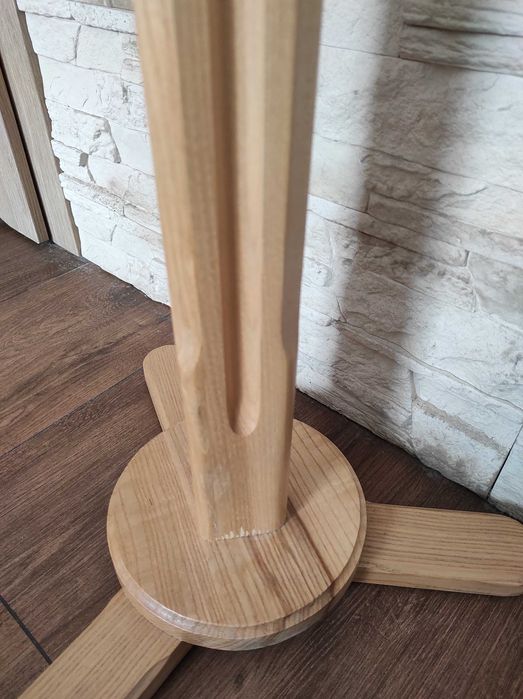 Stolik kolumienkowy pod dekorację