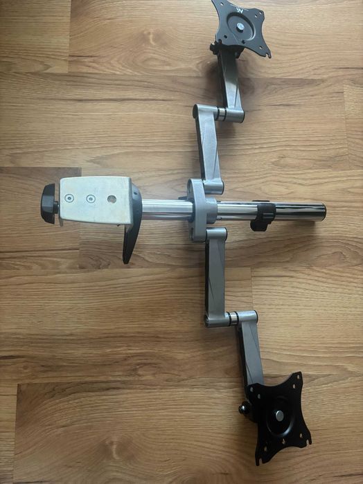 Uchwyt biurkowy na dwa monitory – regulowany, solidny