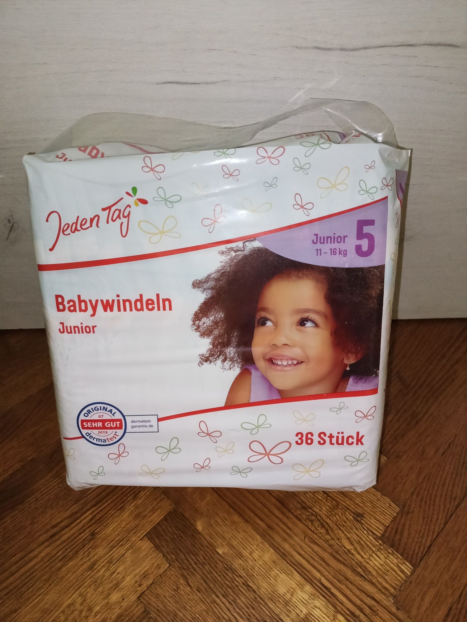 Памперсы, підгузки Babywindeln junior 5  11-16кг 36шт