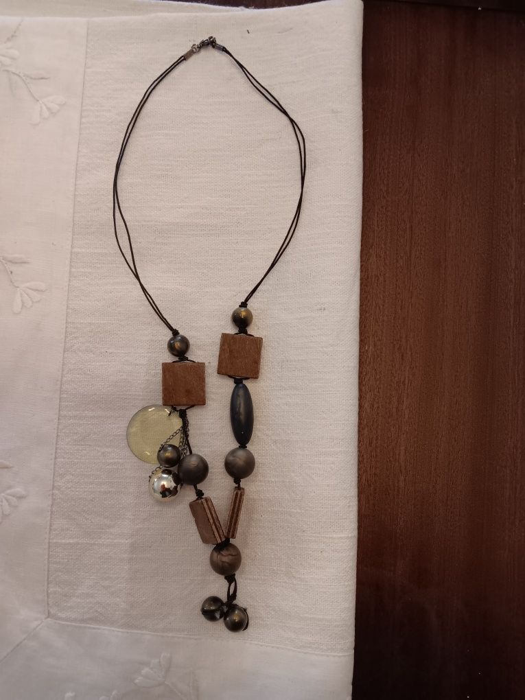 Colar bijuteria novo  marca Sisley .