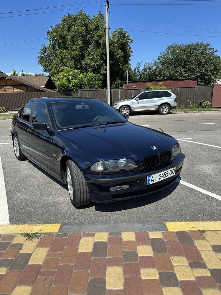 БМВ е46 гарний стан на свій вік.