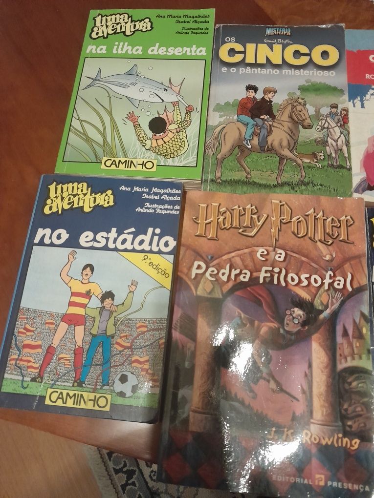 Vários livros juvenis