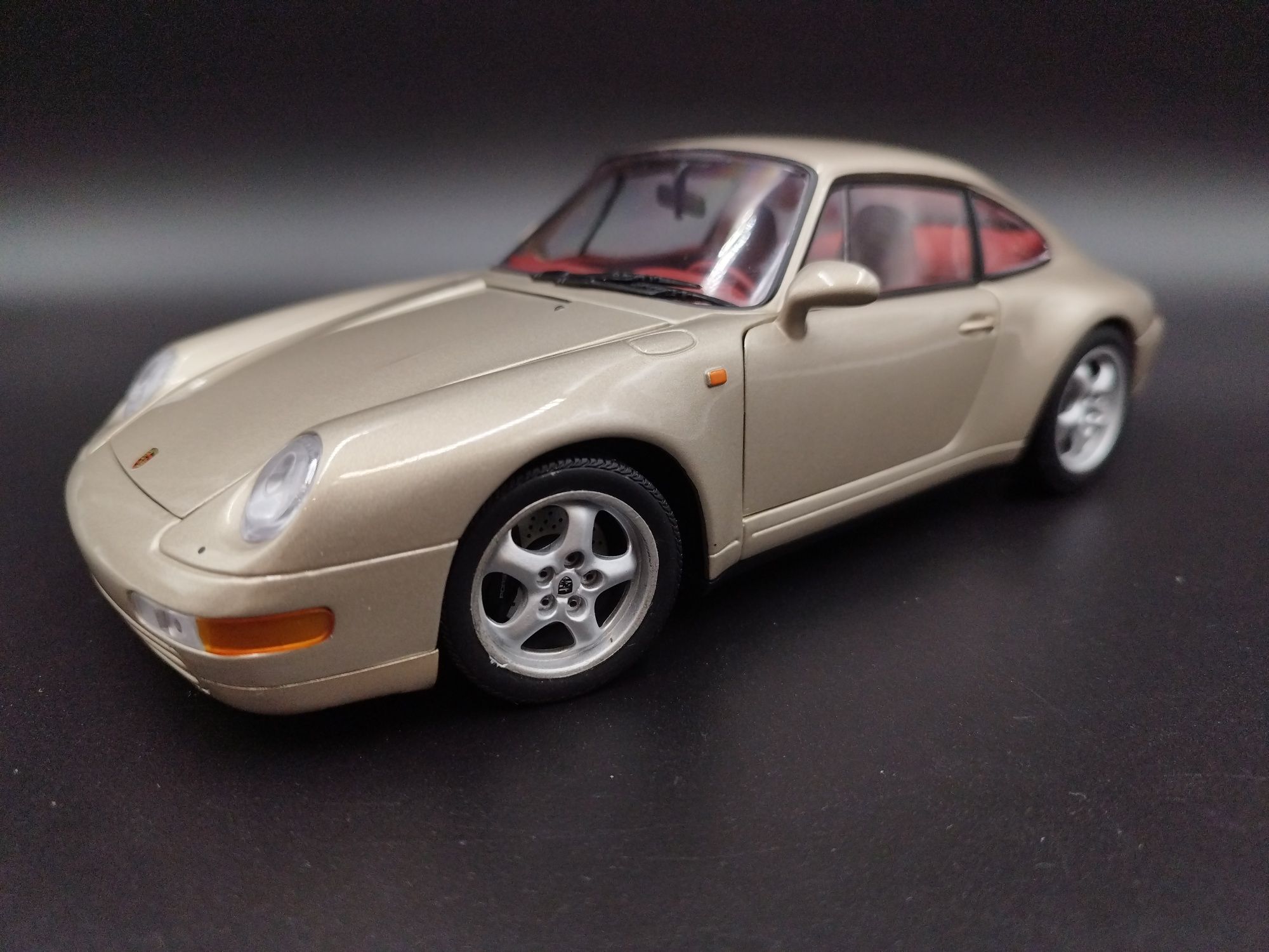 1:18 UT Models Porsche 911 (933) Carrera  model