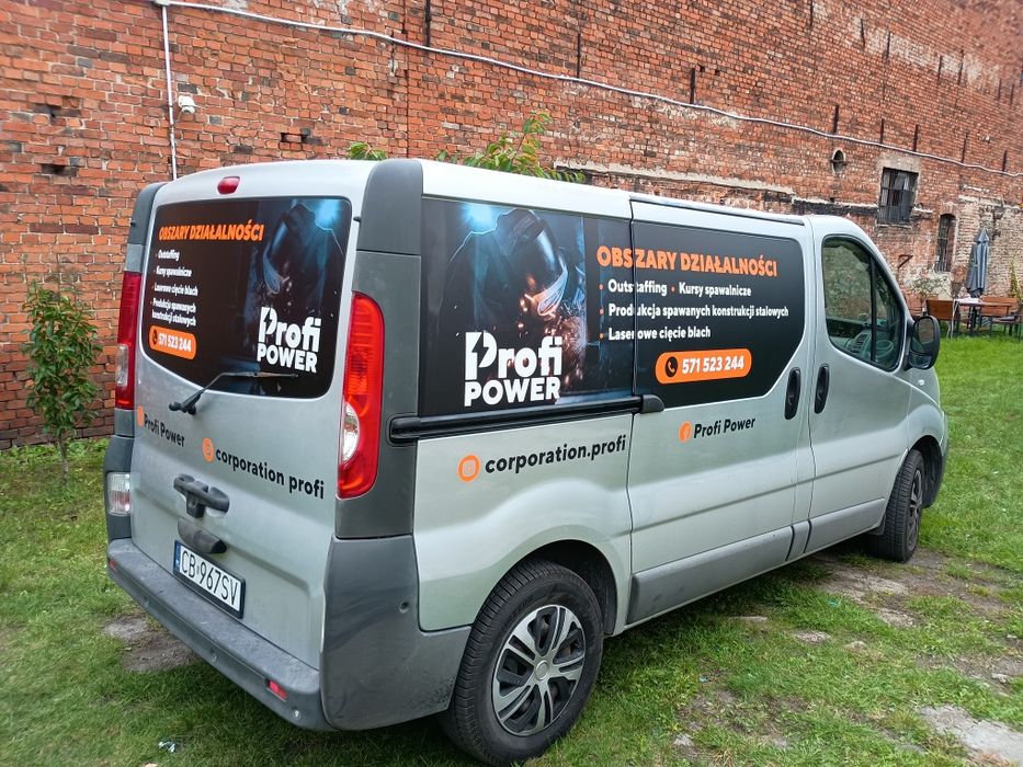 Reklama na samochód oklejanie busów witryn montaż reklam całe Gniezno