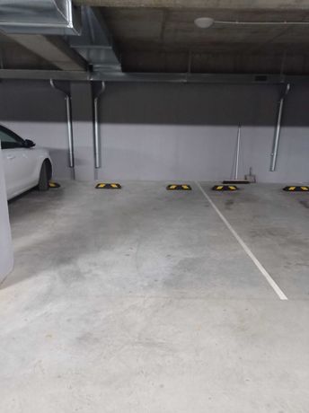 Miejsce parkingowe w garazu podziemnym