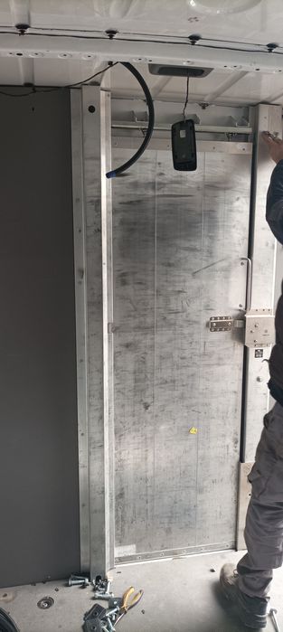 porta blindada entre carga e cabine, Mercedes sprinter