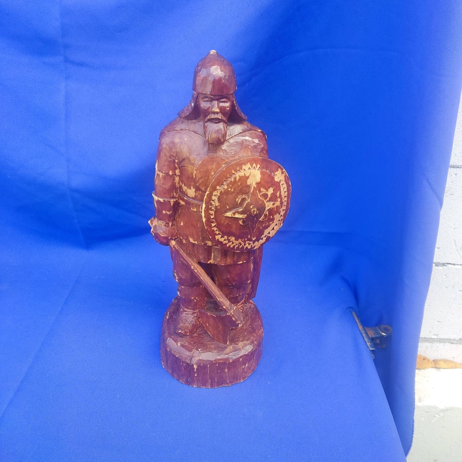 Резная деревянная статуэтка ручной работы богатырь воин фигурка дерево