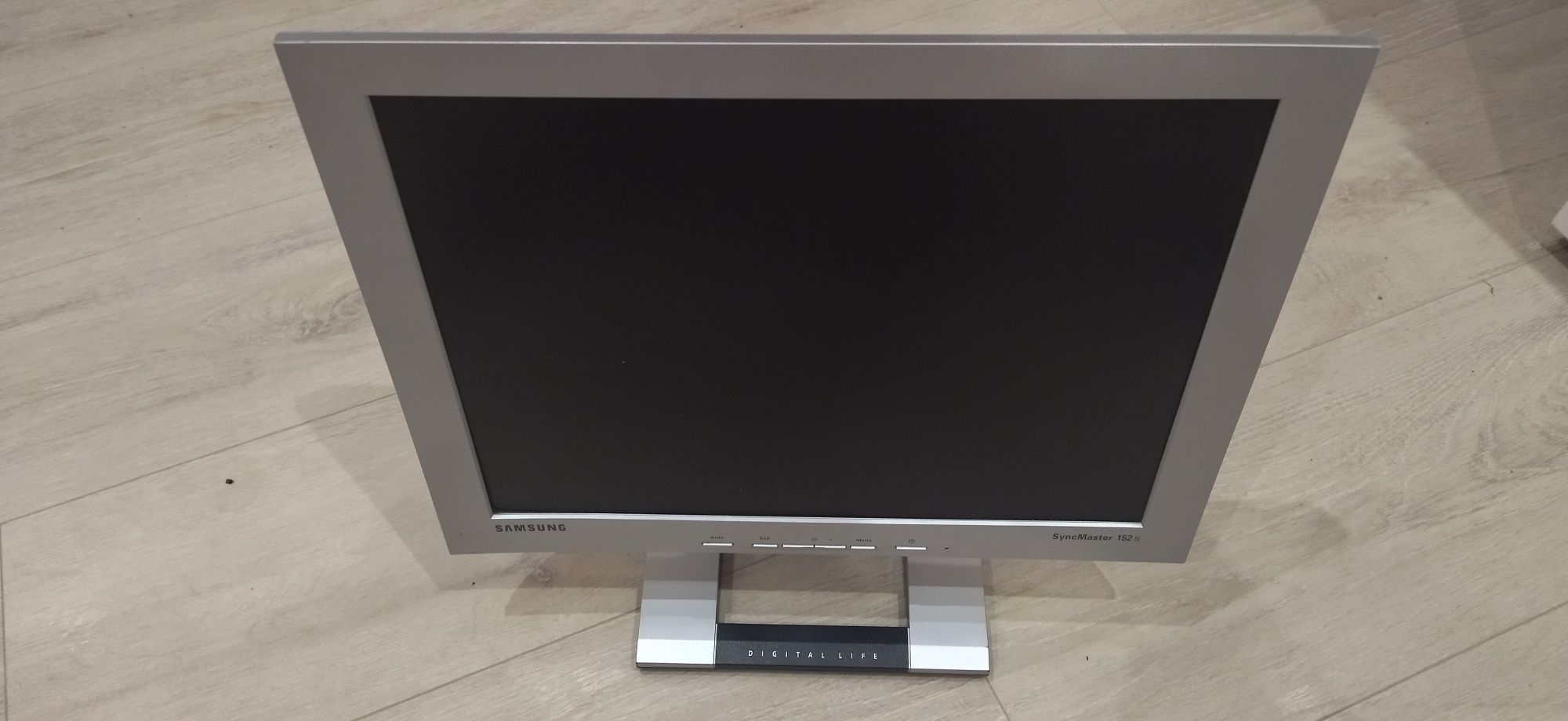 Монитор Samsung SyncMaster 152s