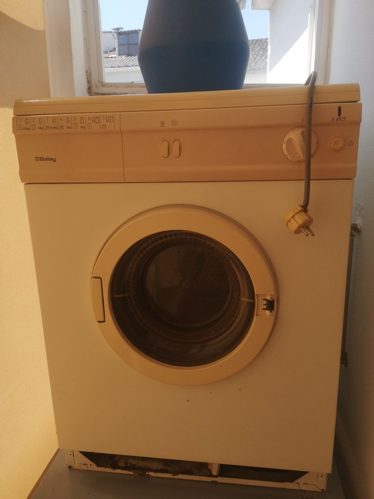 Máquina de Secar Roupa Avariada