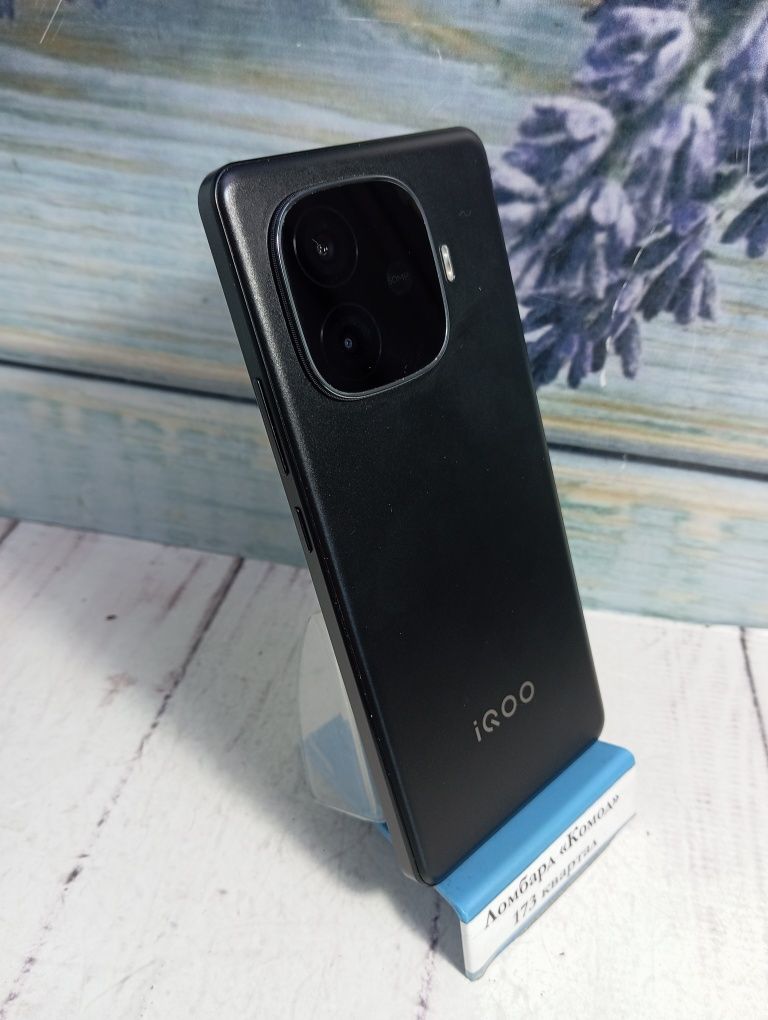 Мобильный телефон  Vivo Iqoo 5 8/256 gb android 15